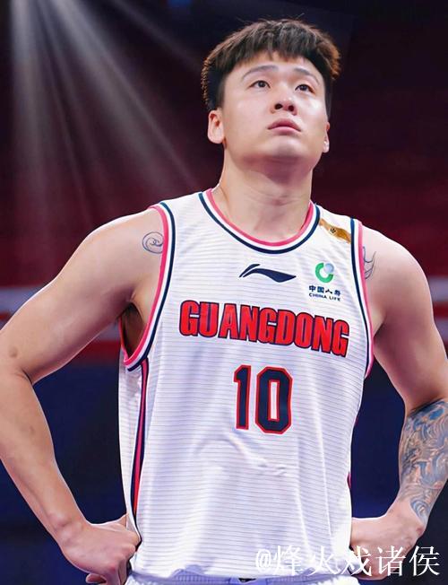 赵睿上半场9分钟贡献8分，投篮5中3，另有1篮板1助攻1抢断