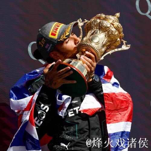 达尼洛制胜一击，成历史首位双夺欧冠与解放者杯球员